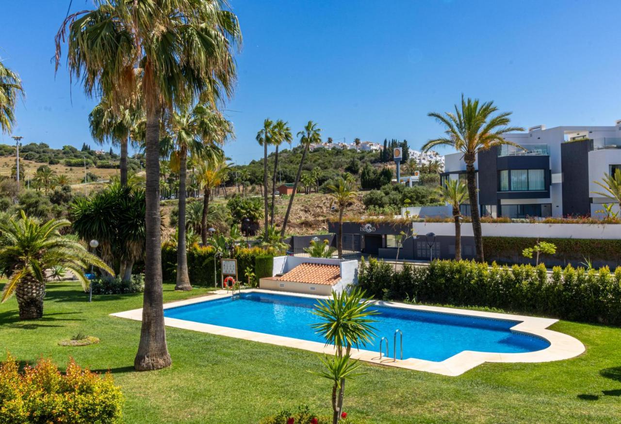 Spacious Beachfront Town House In Estepona With Fully Equipped Kitchen, Pools, Garden, Sea View 외부 사진
