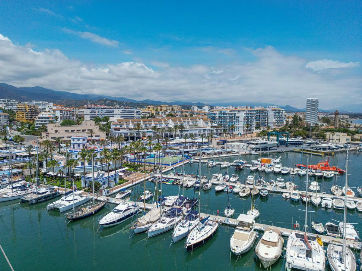 Spacious Beachfront Town House In Estepona With Fully Equipped Kitchen, Pools, Garden, Sea View 외부 사진