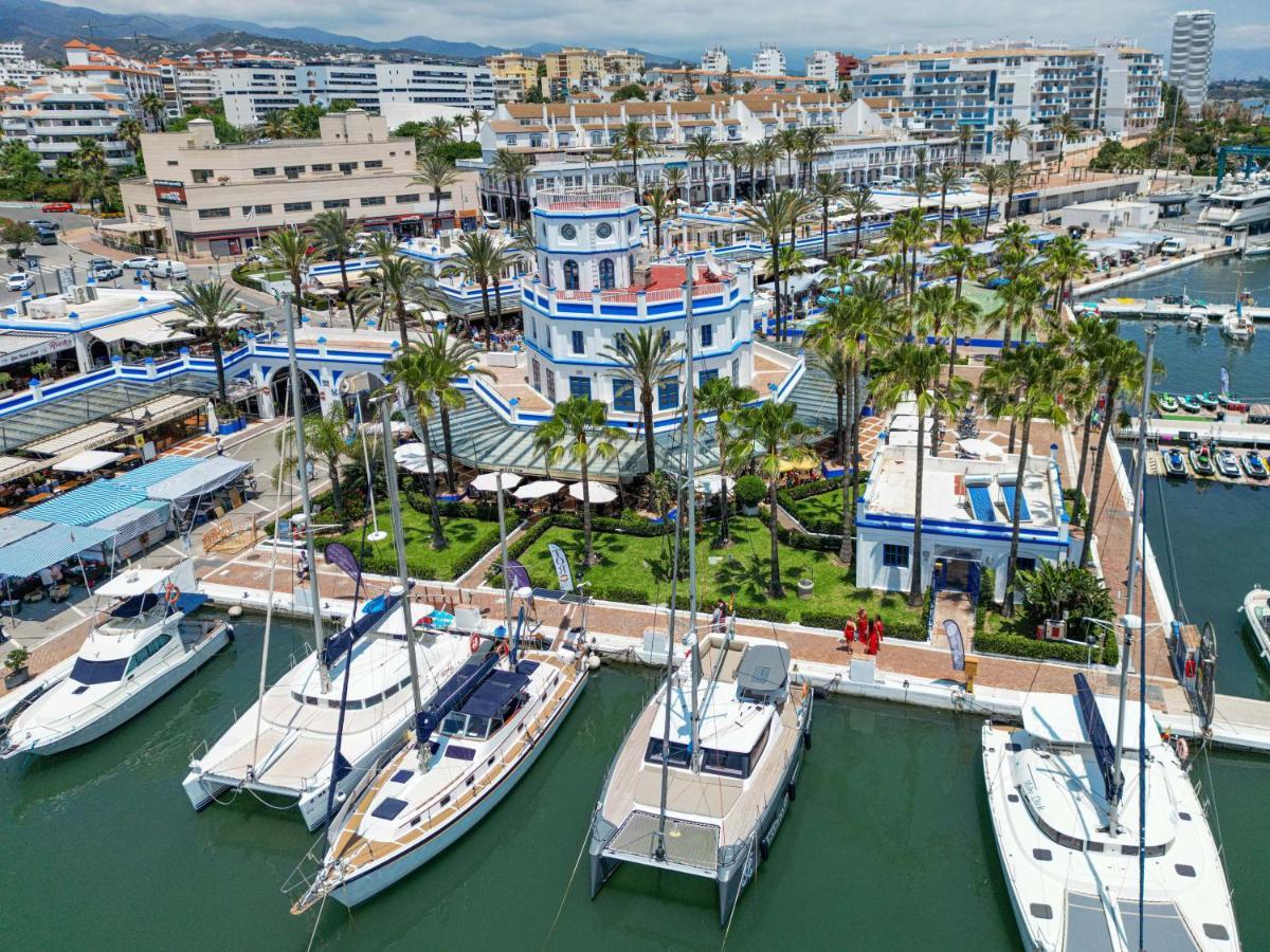 Spacious Beachfront Town House In Estepona With Fully Equipped Kitchen, Pools, Garden, Sea View 외부 사진