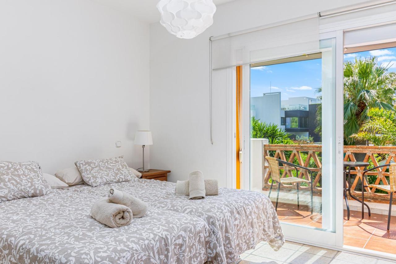 Spacious Beachfront Town House In Estepona With Fully Equipped Kitchen, Pools, Garden, Sea View 외부 사진