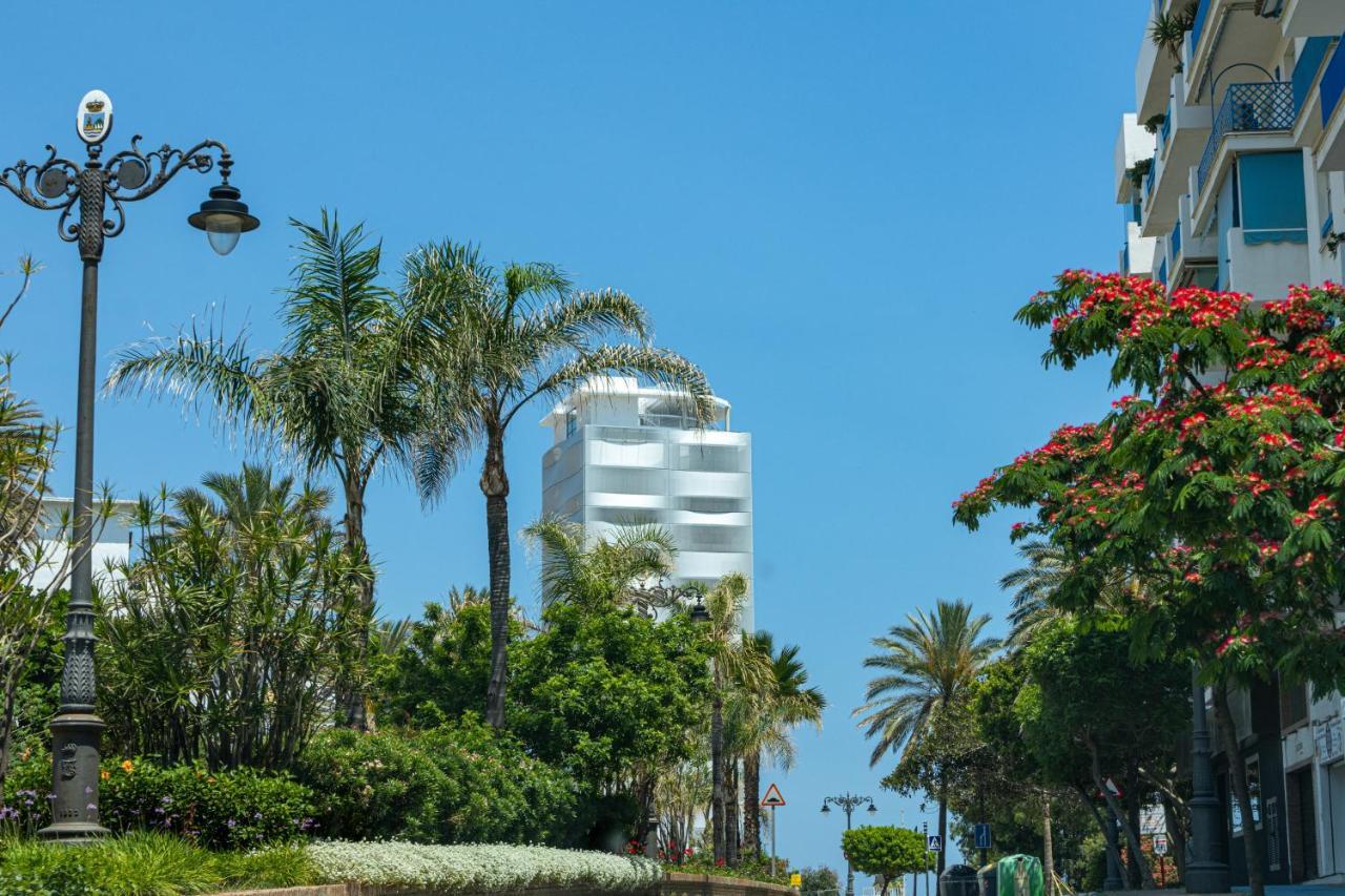 Spacious Beachfront Town House In Estepona With Fully Equipped Kitchen, Pools, Garden, Sea View 외부 사진