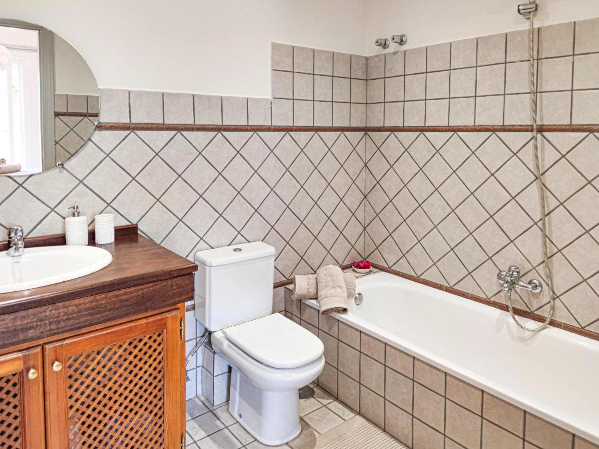 Spacious Beachfront Town House In Estepona With Fully Equipped Kitchen, Pools, Garden, Sea View 외부 사진