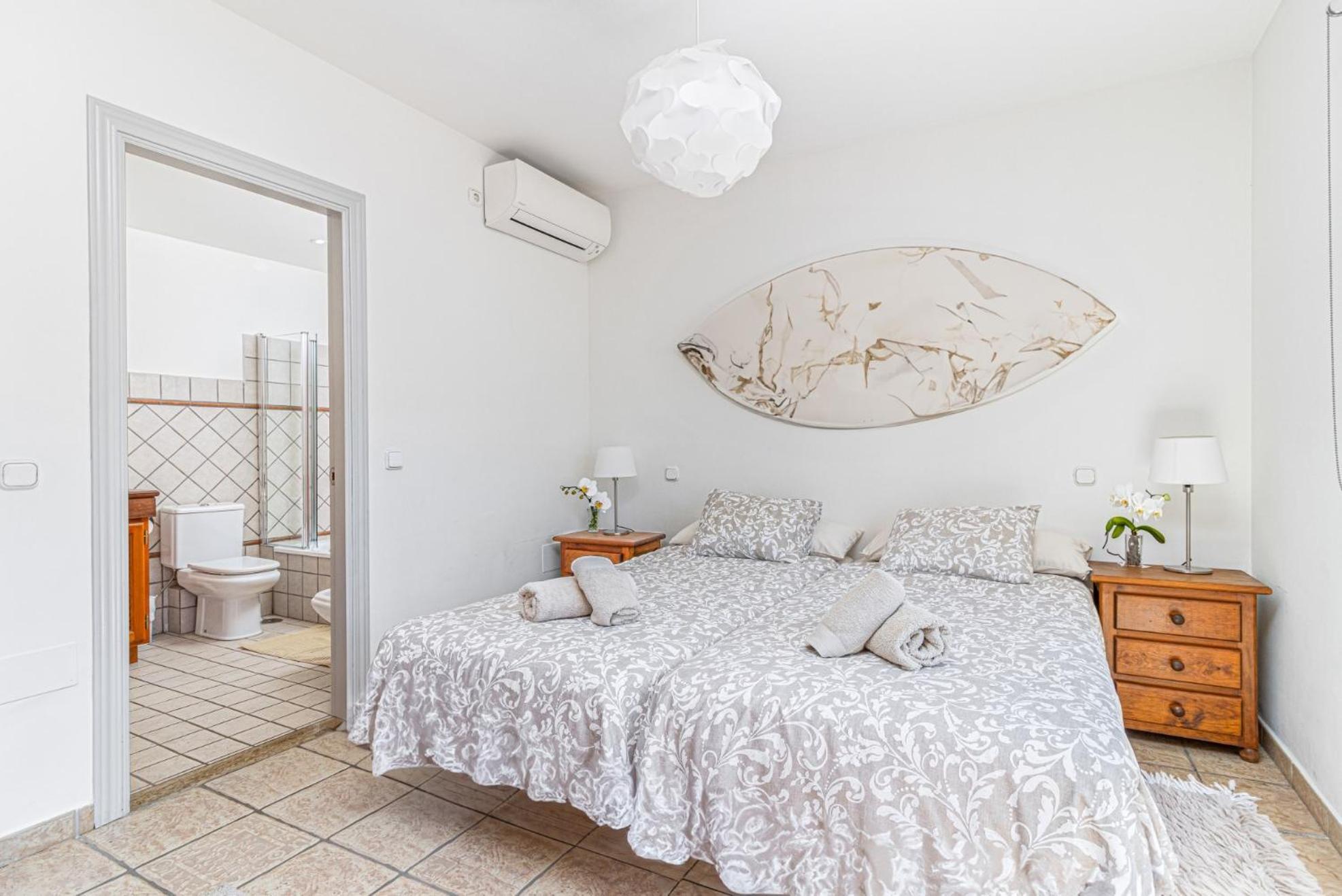 Spacious Beachfront Town House In Estepona With Fully Equipped Kitchen, Pools, Garden, Sea View 외부 사진